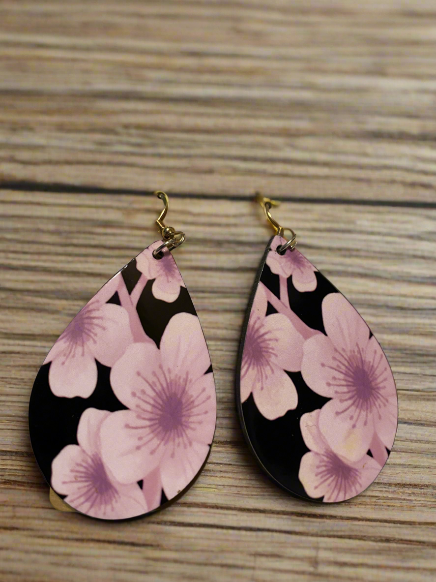 Lavender Bloom Earrings: Elegant & Serene Floral Design
