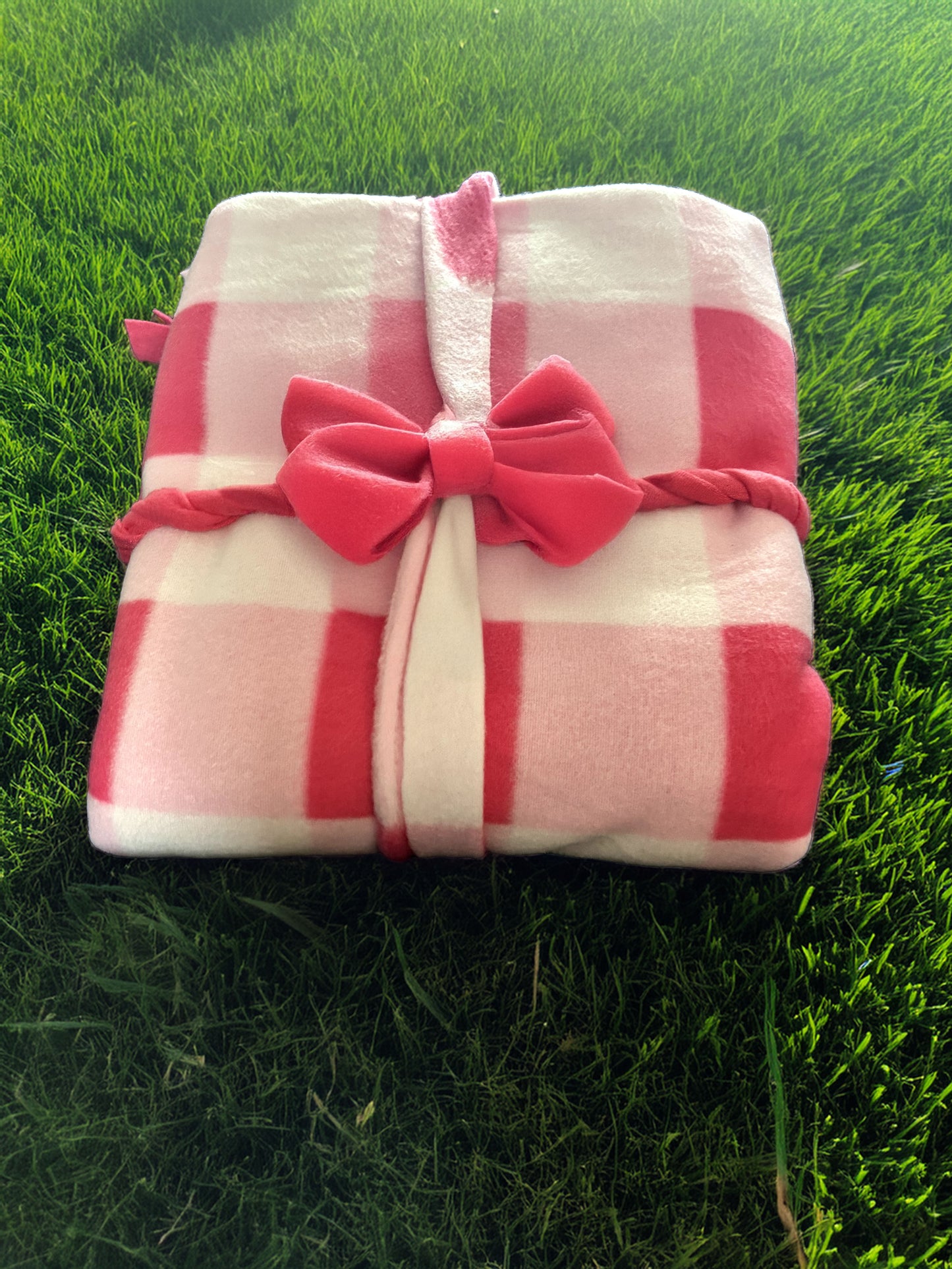 Cozy Pink & White Fleece Blanket – Soft, Plush, and Warm-Family Stylz #Killeen,Texas #1-3 day Turnaround Time